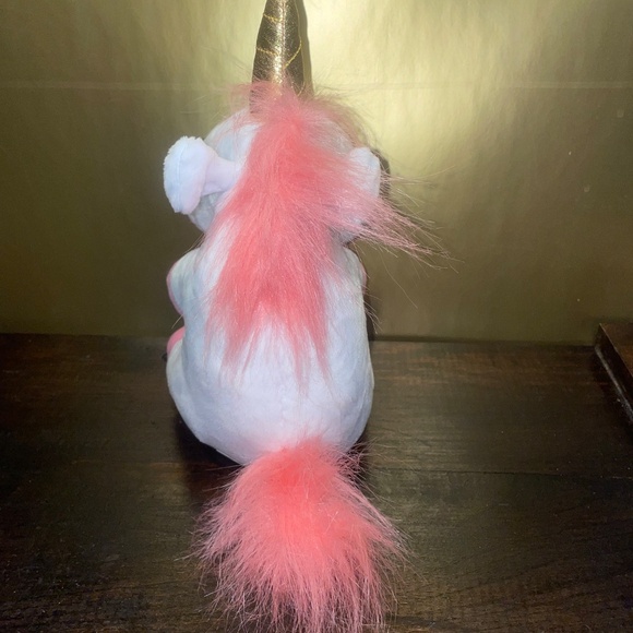 Universal Studios Despicable Me Minions Fluffy Unicorn Plush Stuffed Toy 9" - Picture 3 of 8